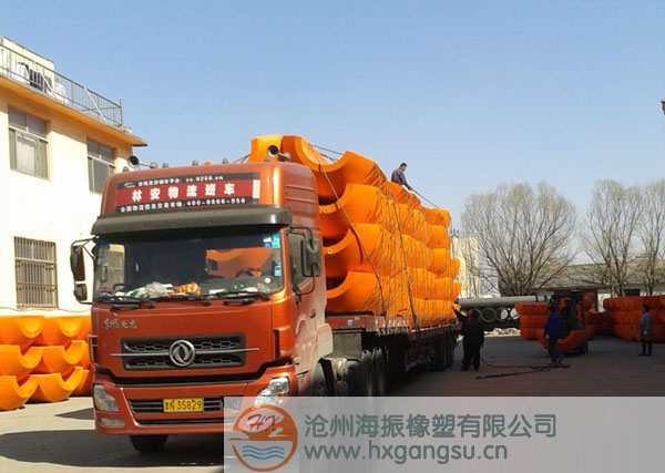 中密度聚乙烯浮體裝車發(fā)貨